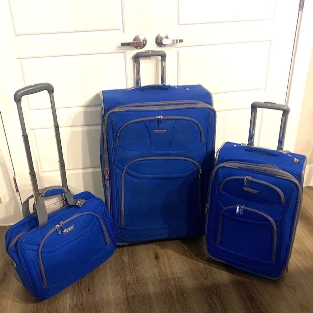 Delsey Paris
♦️3-Piece Luggage Set in French Blue ‘Feather Weight’ Collection♦️